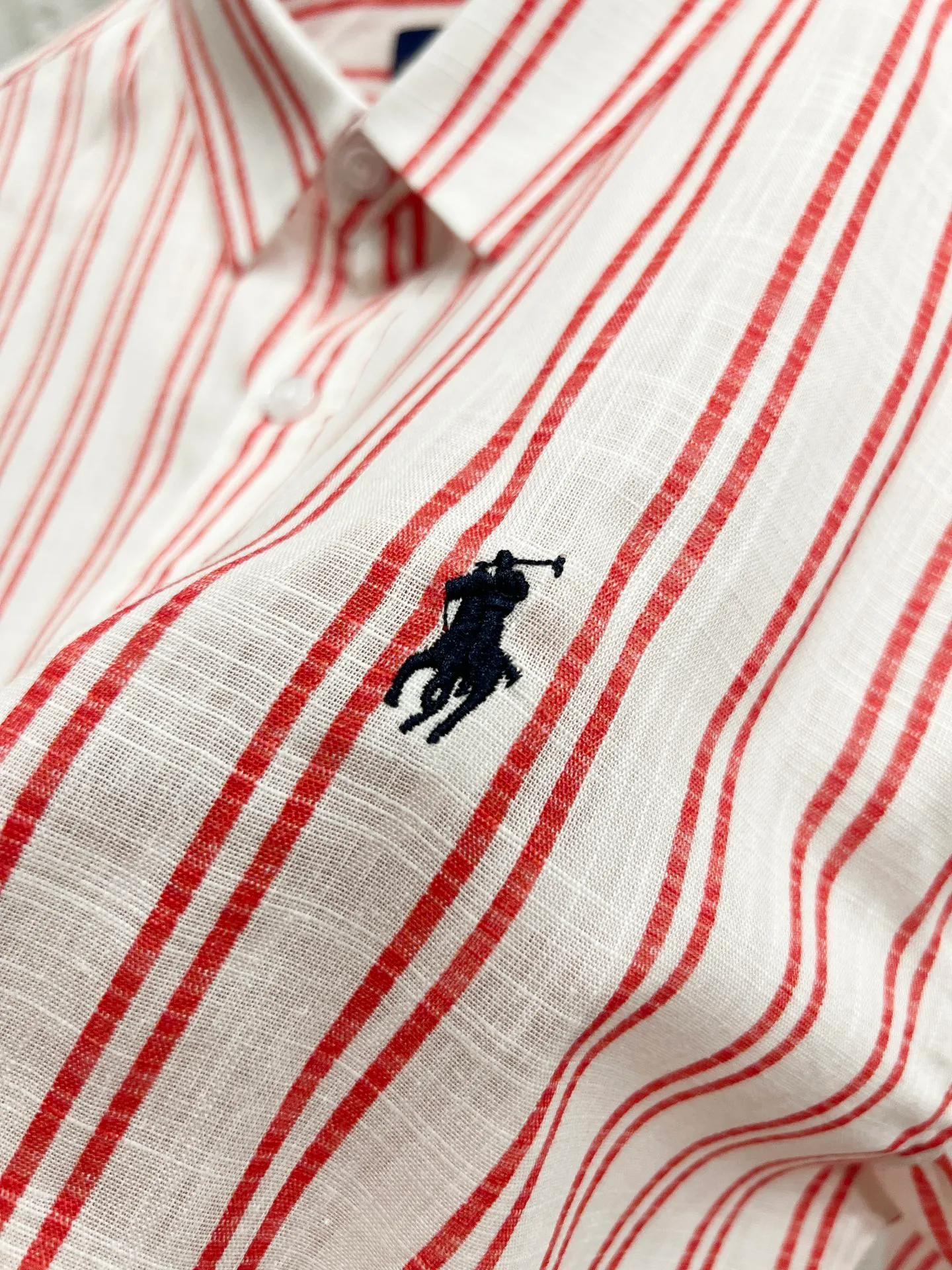 P192 Style number: T57 Ralph Lauren & Ralph Lauren small striped shirt made of slub cotton, can be used as a sun protection shirt Color: pink Size: M (110-125 pounds) L (125-140 pounds) XL (140-155 pounds) 2XL (155-170 pounds)